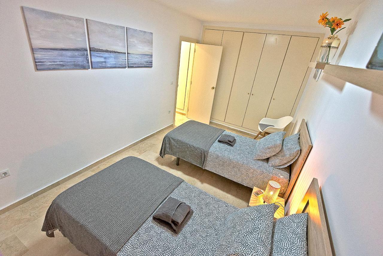 On Beach Deluxe Apartment With Pools And Own Garden Эль-Пуэрто-де-Санта-Мария Экстерьер фото