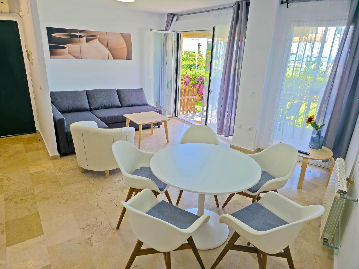On Beach Deluxe Apartment With Pools And Own Garden Эль-Пуэрто-де-Санта-Мария Экстерьер фото