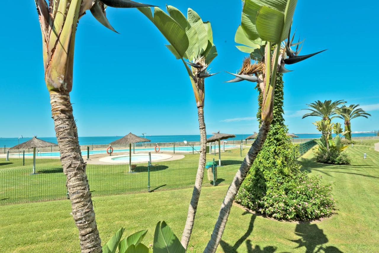 On Beach Deluxe Apartment With Pools And Own Garden Эль-Пуэрто-де-Санта-Мария Экстерьер фото